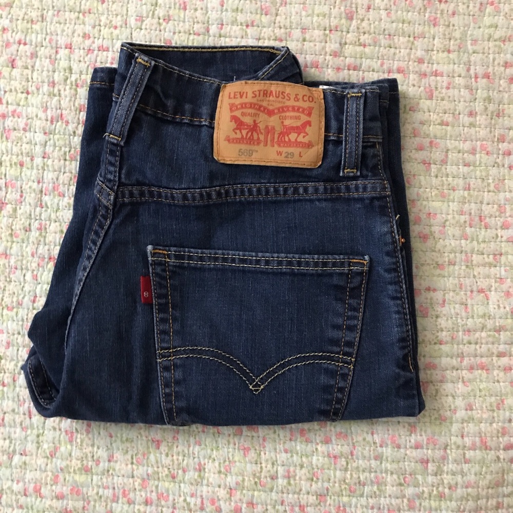 Vintage Levi’s medium dark wash jean shorts sz 29